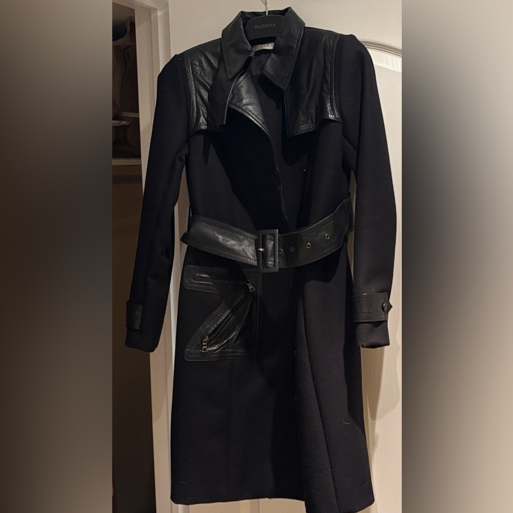 DANIER Women's Trench like Black Leather Belted Jacket Mint condition!